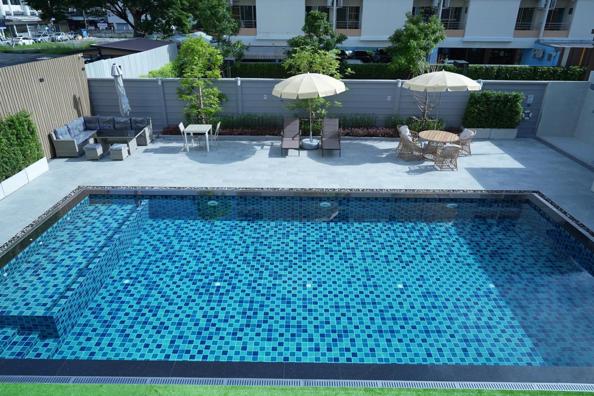 Three Seasons Bangkok Hotel Exterior photo