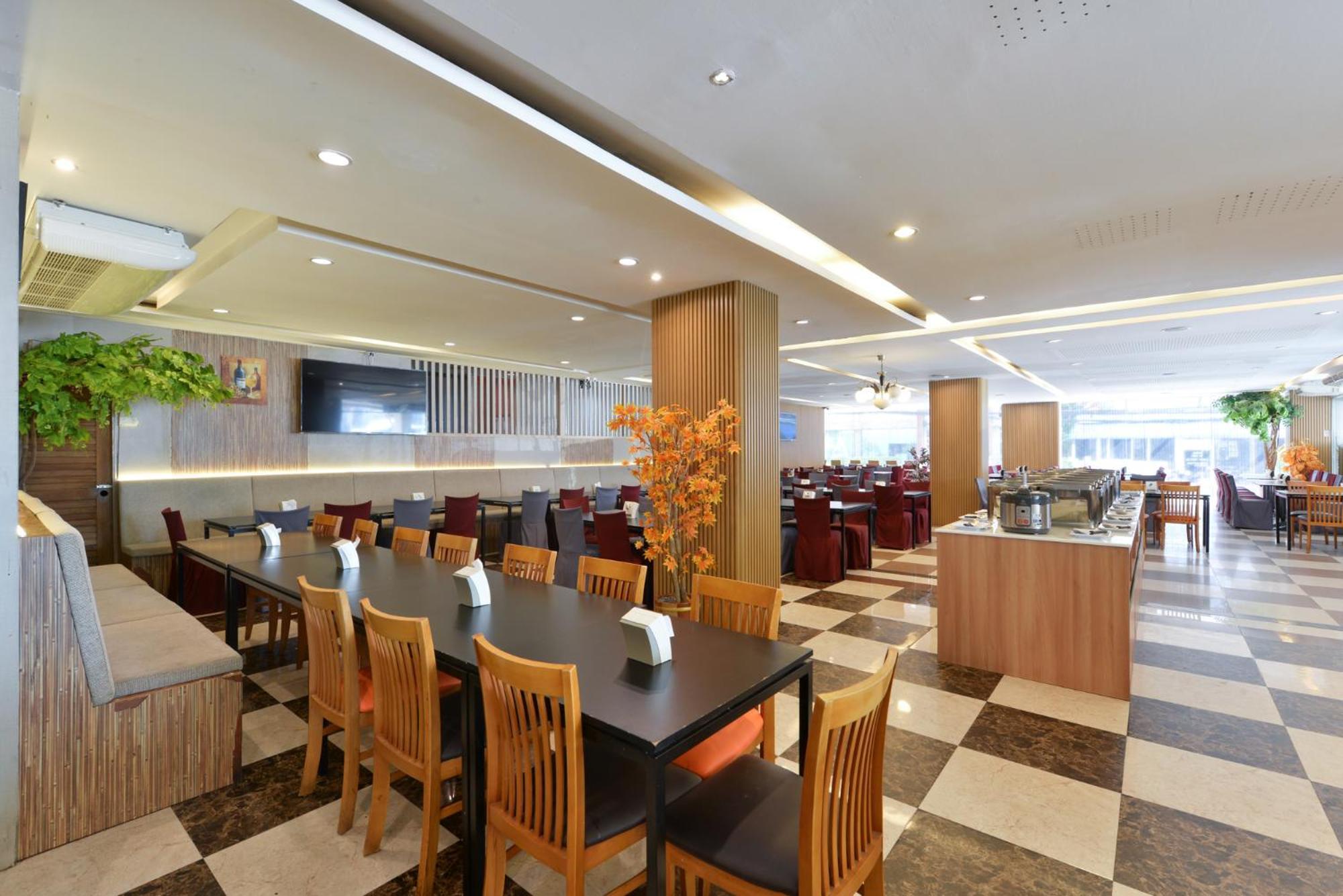 Three Seasons Bangkok Hotel Exterior photo
