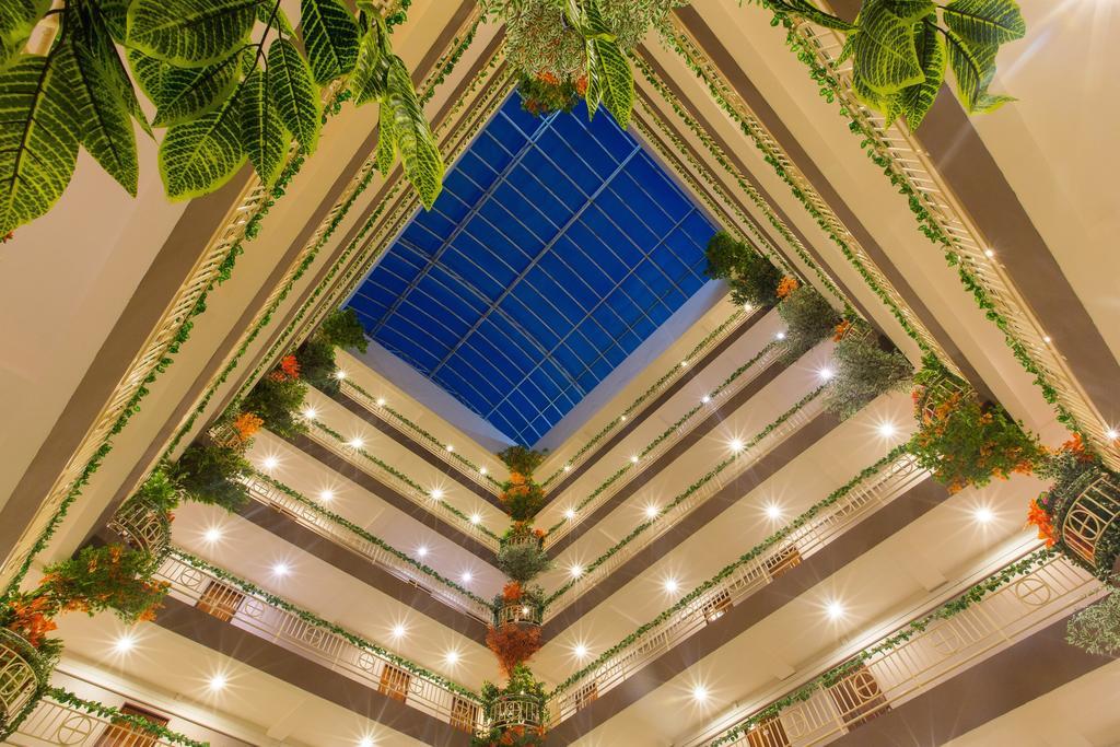 Three Seasons Bangkok Hotel Exterior photo