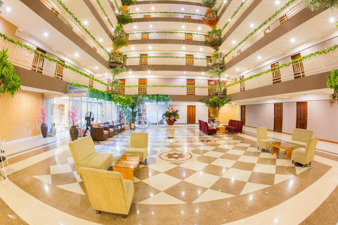 Three Seasons Bangkok Hotel Exterior photo