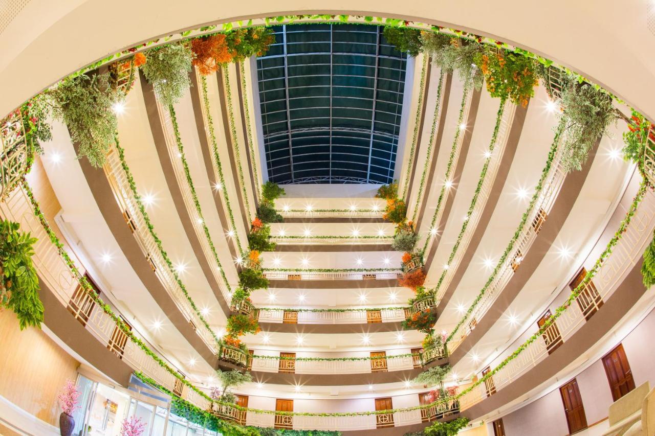 Three Seasons Bangkok Hotel Exterior photo