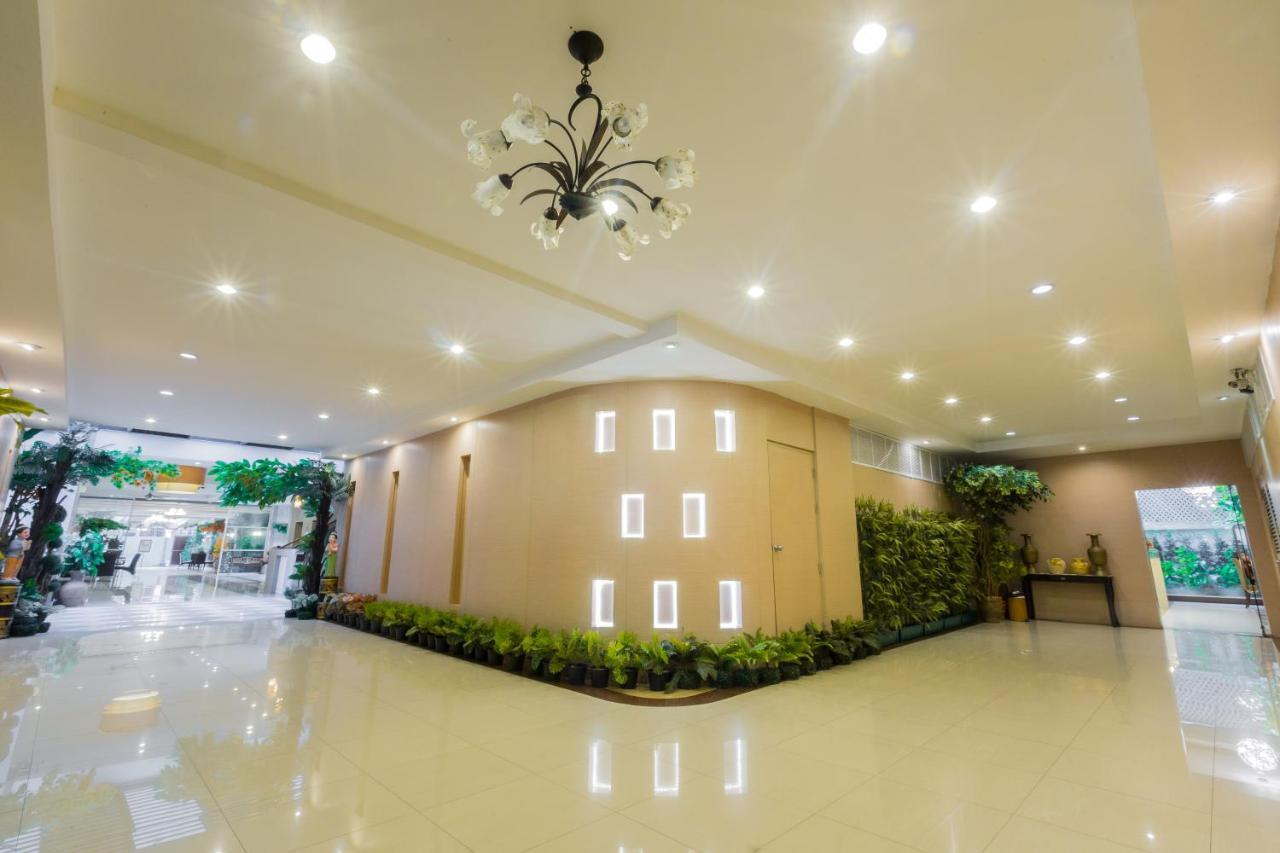 Three Seasons Bangkok Hotel Exterior photo