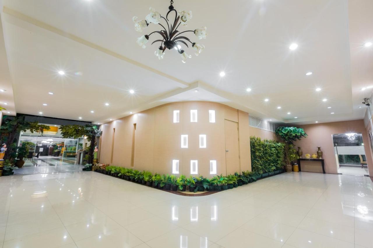 Three Seasons Bangkok Hotel Exterior photo